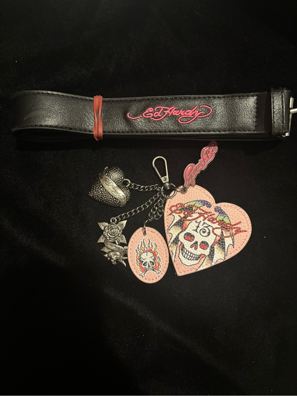 Ed Hardy set  Black Leather belt size 34 with key holder Pink Heart Skull Charms